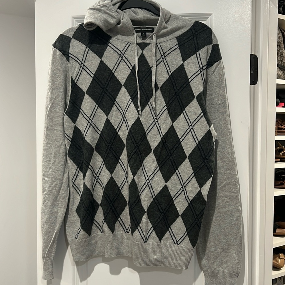 Express Men's Grey Argyle lightweight pullover sweater with drawstring and hood